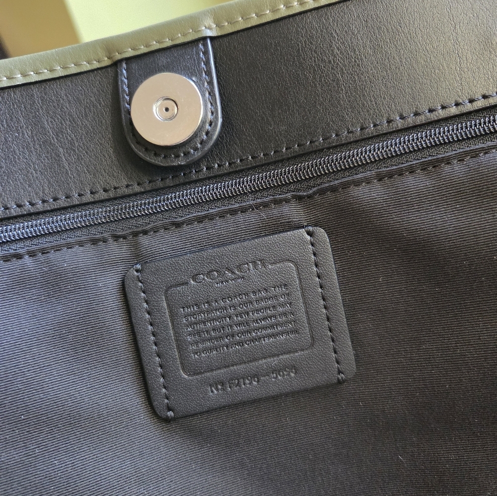Coach - Reversible City Tote - Picture 9 of 12